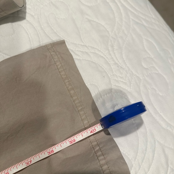 Tommy Bahama women’s cargo style pants - Picture 9 of 10